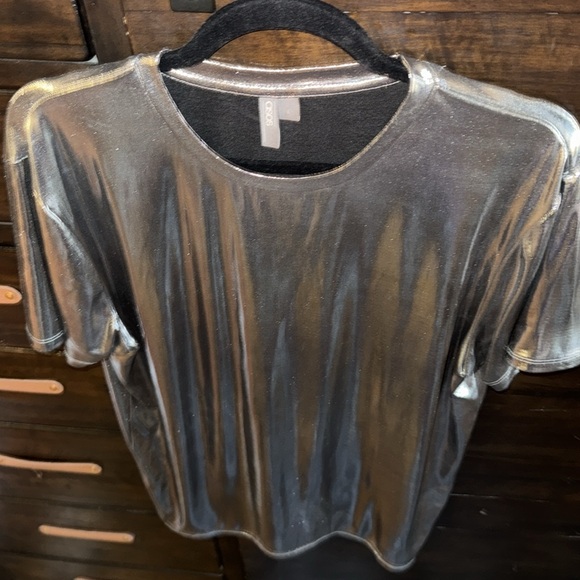 Silver metallic, shiny men’s short sleeve T-shirt, Asos brand size large - Picture 5 of 9